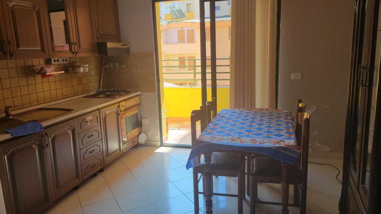 Charming Apartment Lushnjë Екстериор снимка