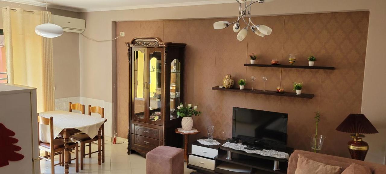 Charming Apartment Lushnjë Екстериор снимка