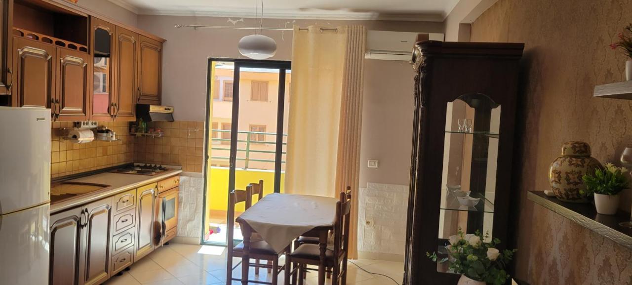 Charming Apartment Lushnjë Екстериор снимка